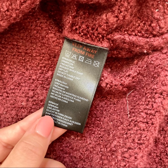 3/$25 UO Chenille Cozy V-neck Sweater - Picture 3 of 6